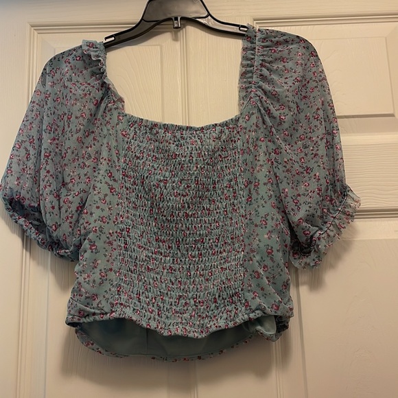 NWOT Shirred floral crop top - Picture 3 of 3